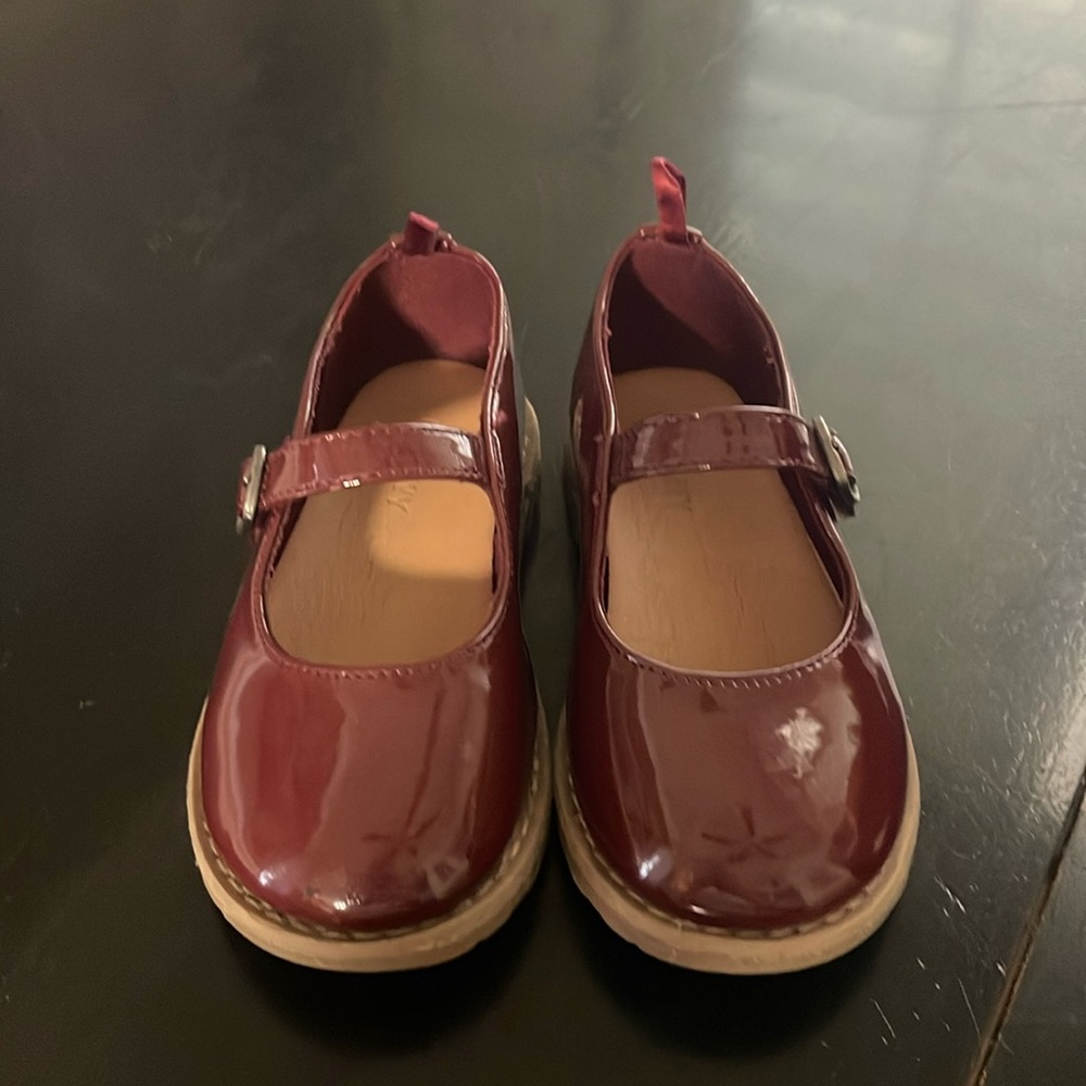 Paten leather maroon shoe